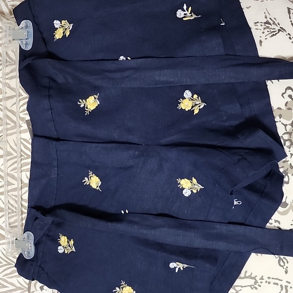 4 pair of women's size 8 shorts - Picture 7 of 16